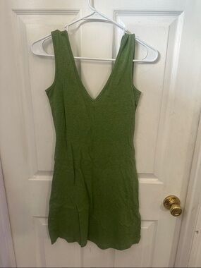Green V-Neck Sleeveless Dress